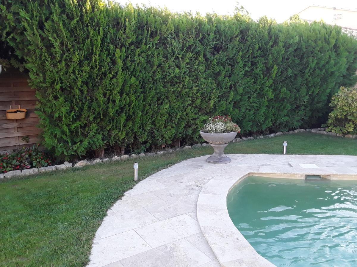 Yofanto Apartamento Sénas Exterior foto